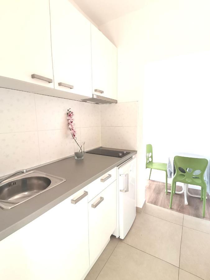 Apt White Idyll, 3 Bedrooms, 3 Bathrooms, Terrace Apt Promajna Exterior foto