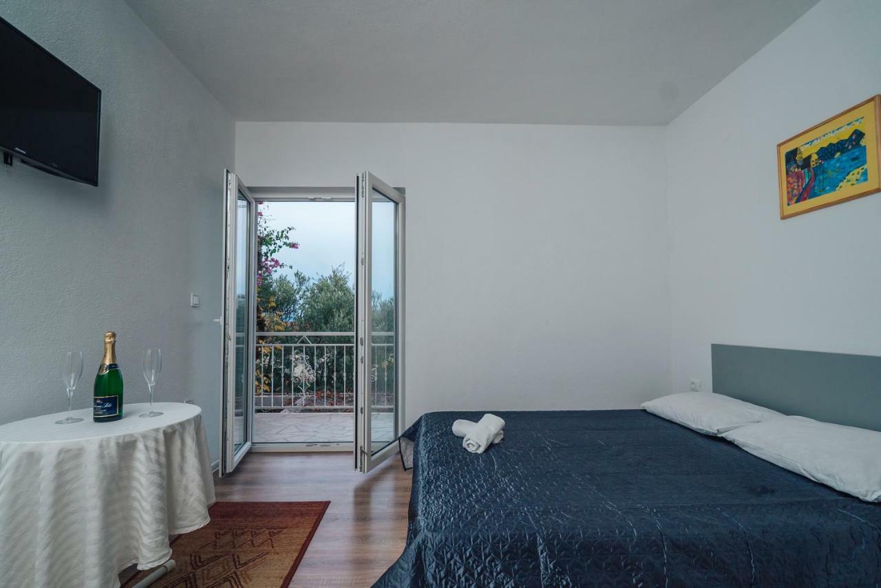 Apt White Idyll, 3 Bedrooms, 3 Bathrooms, Terrace Apt Promajna Exterior foto